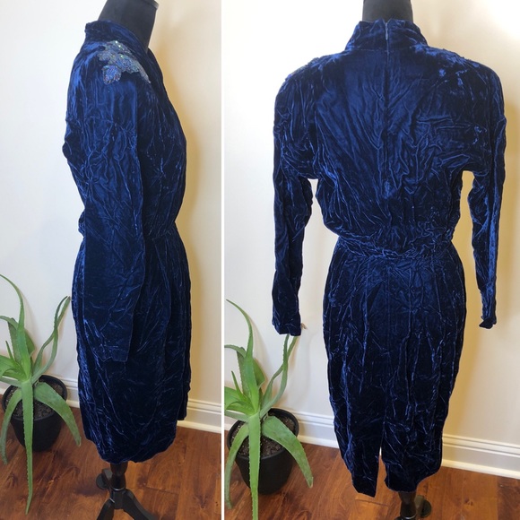 70s-80s Vintage Donna Morgan Blue Velvet V-neck Sequin Shoulder Dress - Picture 5 of 15